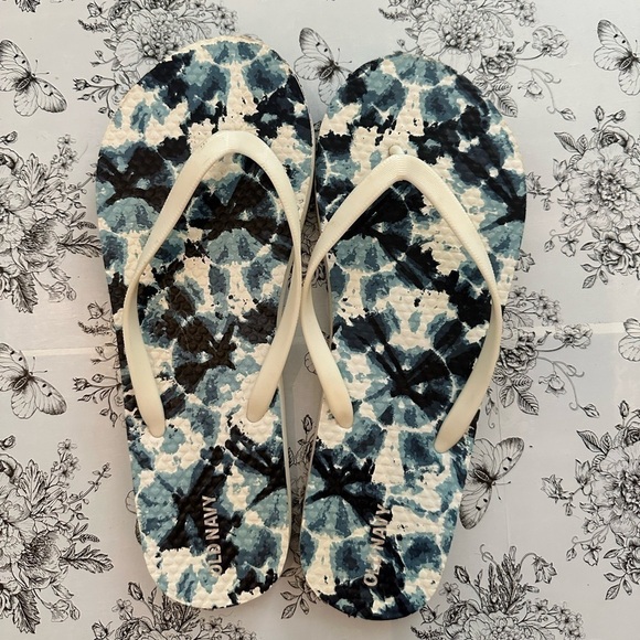 🥳 4 for $20 Sale!! 🥳 2 PAIR Old Navy Flip Flops Size 5/6 - Picture 4 of 6